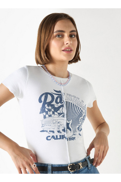 FAV تي شيرت مطبوع مقطوع ومخيط برقبة دائرية وأكمام قصيرة