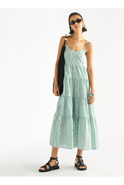 FAV فستان متعدد الطبقات بدون أكمام بطباعة كاملة مع رقبة على شكل قلب