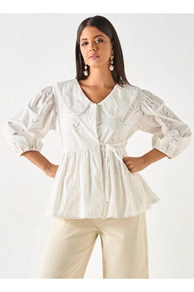 Iconic بلوزة ببلوم مطرزة بالكامل مع أربطة