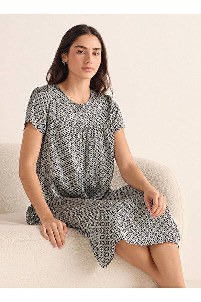 FAV فستان نوم مطبوع بالكامل برقبة دائرية وأكمام قصيرة