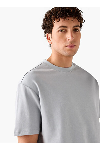 FAV Relaxed Fit Crew Neck T-shirt