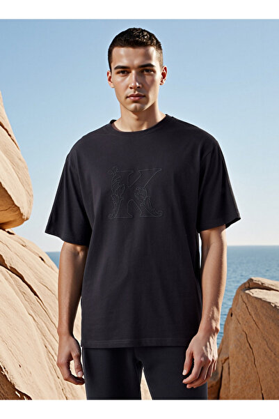Kappa تي شيرت بتفاصيل الشعار