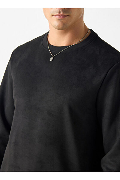 Iconic Solid Sweatshirt with Round Neck and Long Sleeves