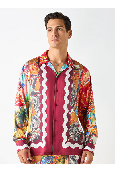 Iconic قميص مطبوع بقصّة عادية مع ياقة معسكر وأكمام طويلة