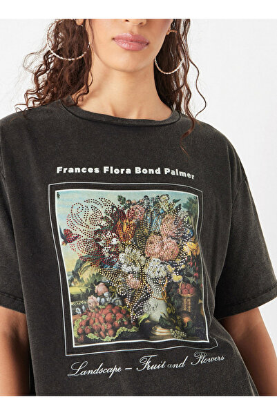 SP Characters Embellished T-shirt with Crew Neck and Short Sleeves