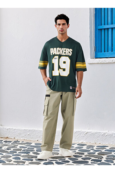 SP Characters Packers Print V-neck T-shirt with Short Sleeves