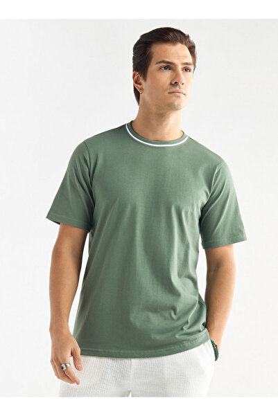FAV Solid T-shirt with Crew Neck and Short Sleeves