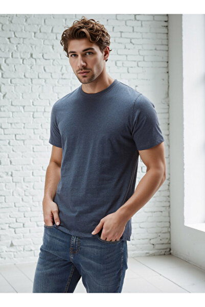 FAV تي شيرت بقصّة عادية ورقبة دائرية وأكمام قصيرة