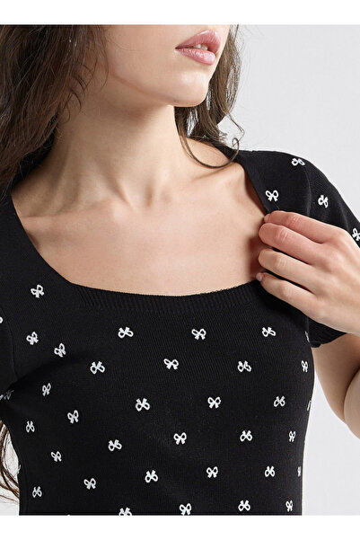 FAV Textured Square Neck T-shirt With Short Sleeves