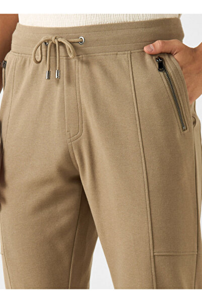 Iconic Solid Slim Fit Joggers with Drawstring Closure and Pockets