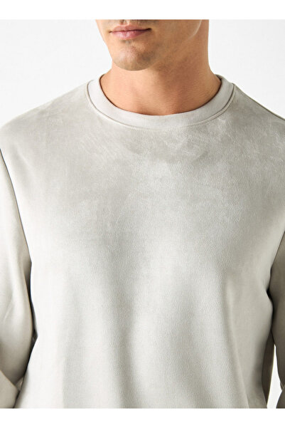 Iconic Solid Sweatshirt with Round Neck and Long Sleeves