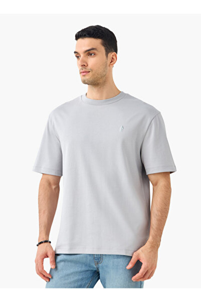 Emperor تي شيرت بطبعة شعار الإمبراطور ورقبة دائرية وأكمام قصيرة