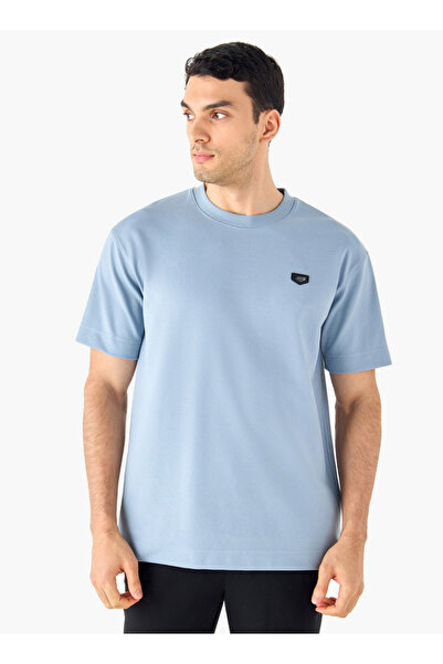 Iconic تي شيرت برقبة دائرية وأكمام قصيرة مع تفاصيل تطريز