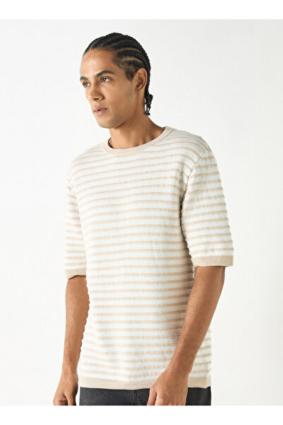 FAV سترة مخططة برقبة دائرية وأكمام قصيرة