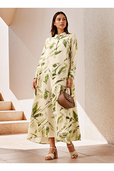 Iconic فستان ماكسي مطبوع بتصميم شبه منحرف مع ياقة