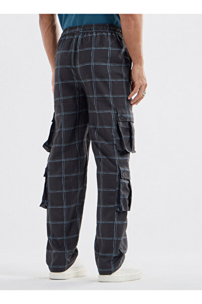 FAV Checked Regular Fit Cargo Pants With Drawstring Closure And Pockets