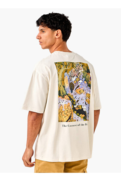 SP Characters تي شيرت بطبعة جرافيكية ورقبة دائرية وأكمام قصيرة