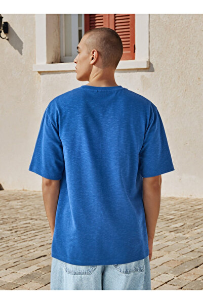 SP Characters تي شيرت مطبوع برقبة دائرية وأكمام قصيرة