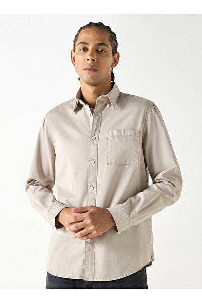 Lee Cooper قميص بقصّة عادية وأكمام طويلة وجيب على الصدر