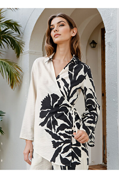 Iconic بلوزة ملفوفة بطبعة زهور مميزة مع تفاصيل ربطة عنق
