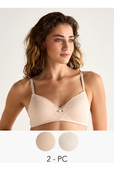 FAV مجموعة من قطعتين - حمالة صدر مضلعة بتفاصيل دانتيل مع إغلاق بخطاف وعين