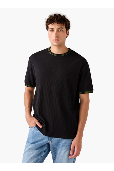 FAV تي شيرت مضلع برقبة دائرية