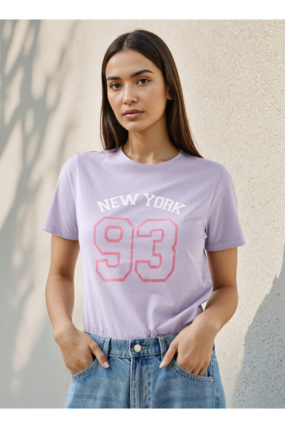 FAV تي شيرت مطبوع عليه شعار الجامعة مع رقبة دائرية