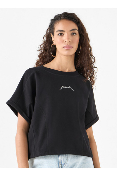 SP Characters Metallica Detail Crew Neck T-shirt with Short Sleeves