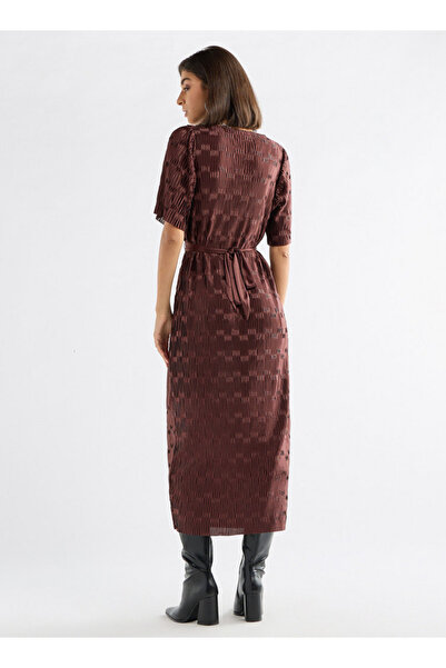 FAV Textured Round Neck Dress with Short Sleeves and Tie-Up Belt