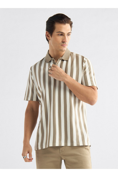 FAV تي شيرت بولو مخطط بأكمام قصيرة وأزرار للإغلاق