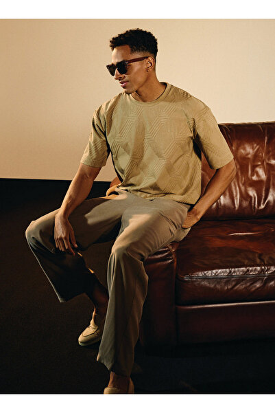 Iconic تي شيرت أيقوني برقبة دائرية ومزخرف