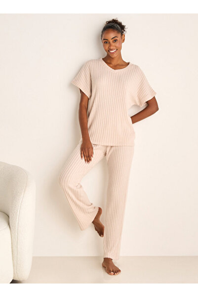 FAV طقم بيجامة مطاطية وقميص بفتحة رقبة على شكل حرف V