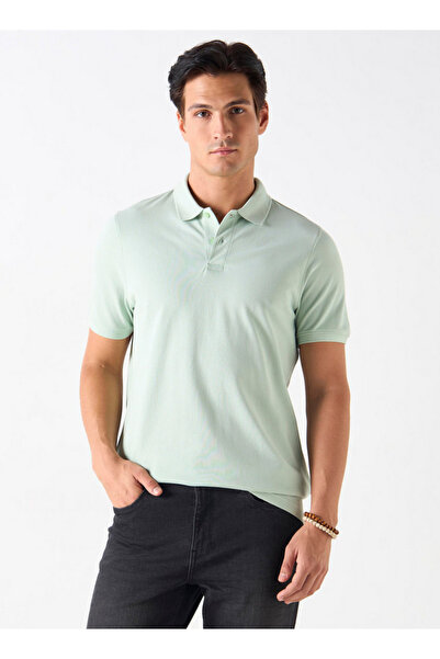 FAV تي شيرت بولو محكم بأكمام قصيرة وأزرار للإغلاق