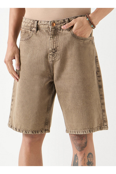 FAV شورت جينز بقصّة مريحة مع جيوب