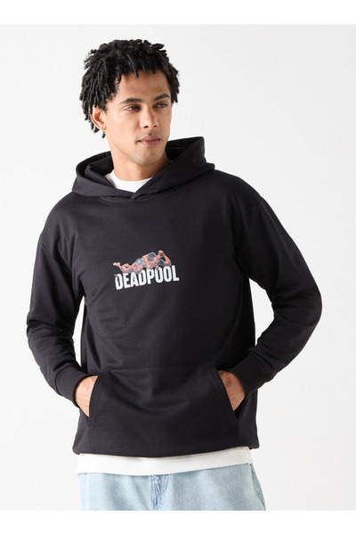 SP Characters هودي كبير الحجم بطبعة ديدبول وأكمام طويلة