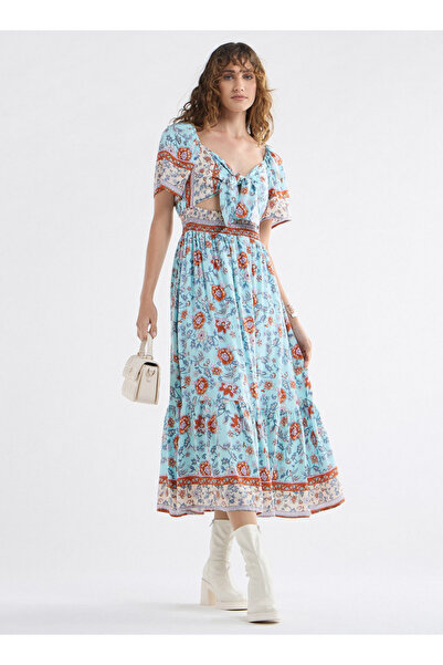 FAV فستان ميدي بطبعة زهور مع رقبة على شكل قلب وتفاصيل مقصوصة