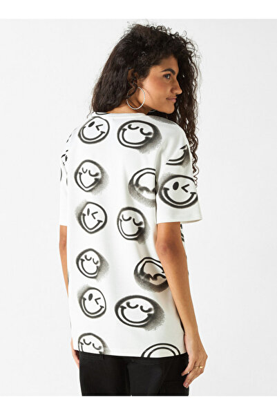 SP Characters All-Over SmileyWorld Print Crew Neck T-shirt with Short Sleeves