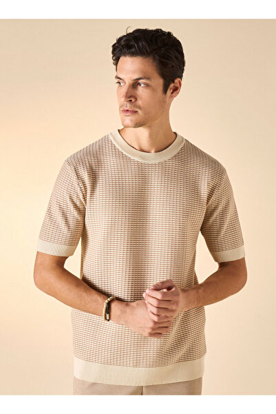 Iconic تي شيرت بطبعة الطوب