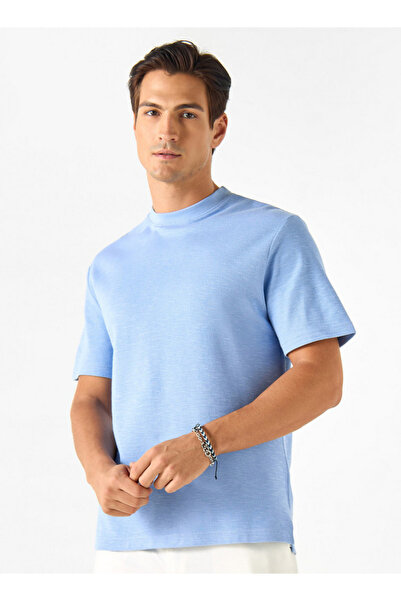 FAV تي شيرت مزخرف برقبة دائرية وأكمام قصيرة