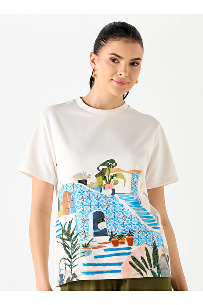 FAV Graphic Print Round Neck T-shirt with Short Sleeves