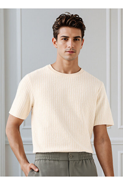 Iconic تي شيرت رجالي بقصّة عادية ورقبة دائرية وأكمام قصيرة ومزخرف