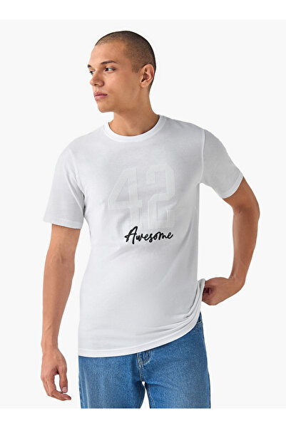 FAV تي شيرت مطبوع عليه شعار الجامعة