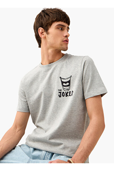 FAV تي شيرت بياقة دائرية وطبعة الجوكر