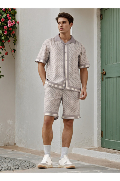 Emperor Printed Shorts with Drawstring Closure and Pockets