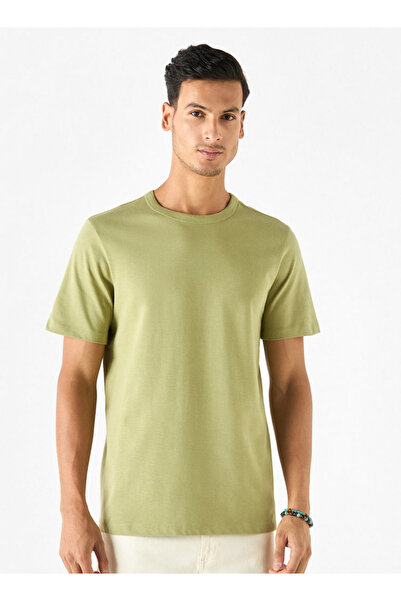 FAV تي شيرت بياقة دائرية وأكمام قصيرة