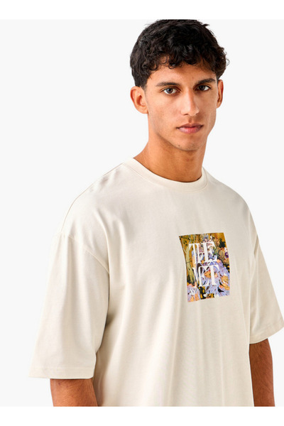 SP Characters تي شيرت بطبعة جرافيكية ورقبة دائرية وأكمام قصيرة