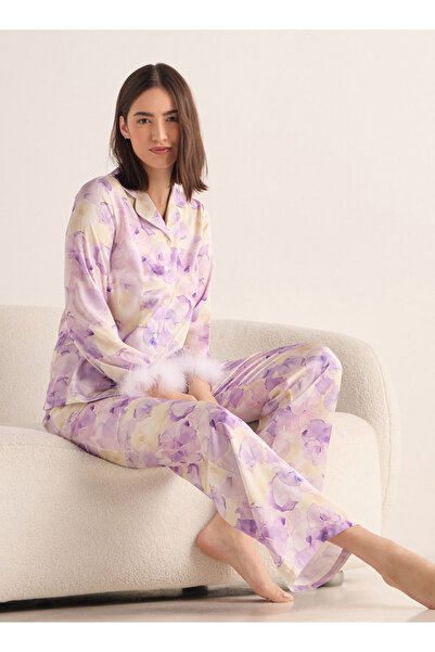 FAV طقم بيجامة وقميص بياقة مدببة وطبعة زهور