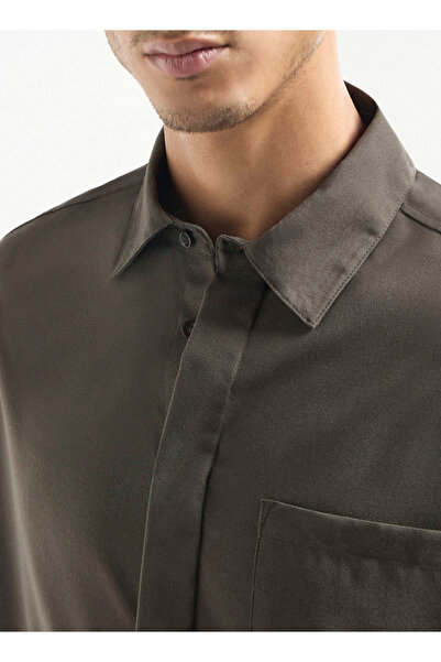 FAV Regular Fit Shirt with Collar and Short Sleeves