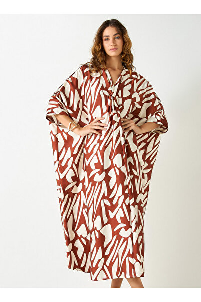 FAV فستان قفطان مطبوع برقبة على شكل حرف V وأكمام ثلاثة أرباع