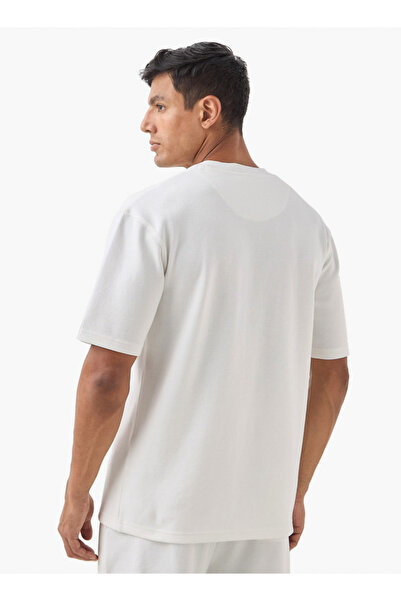 SP Characters تي شيرت برقبة دائرية مطرز بشعار الإمبراطور